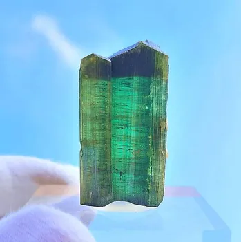 Přírodní kámen Verdelit (turmalín) z Brazílie 43x23x28,5mm