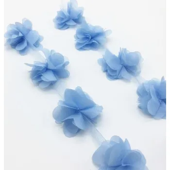 Oděvní prýmek, kytička světle modrá 90 cm