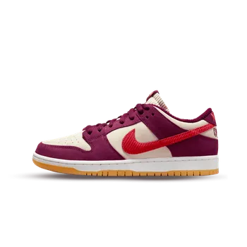 Pánské tenisky Nike SB Dunk Low "Barely Rose X Skate Like a Girl" Velikost: 45.5