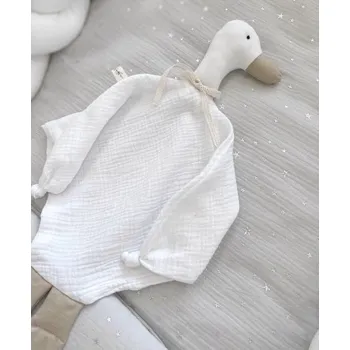 Hračka pro nejmenší Ar-s Přítulka kachnička - mušelín bílá