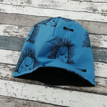 Kojenecká čepice Yháček Šmoulí čepička Yháček, oboustranná, ježci na modré Velikost:: M