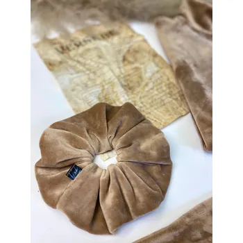 VSB Scrunchie velurová gumička v hnědé barvě
