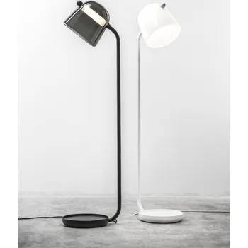 Stojací lampa Stojací lampa Brokis Mona medium PC980, 2700K Kabel: Textilní černý, Povrch Montury: Černý matný komaxit, Barva skla: Šedá kouřová - transparentní sklo