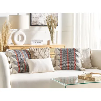 Dekorativní polštářek Sada 2 dekorativních polštářů vícebarevné bavlněné potahy 45 x 45 cm se vzorem chevron ozdobné střapce dekorativní doplňky boho design Beliani