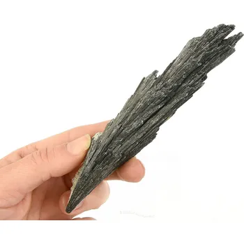 Přírodní kámen Kyanit disten krystal černý surový z Brazílie 74g