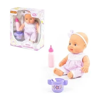 Babika Nice se soupravou na krmení