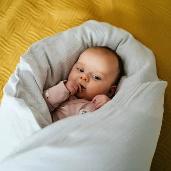 Zavinovačka Lily is sailing Péřová zavinovačka - Šedý mušelín Velikost: 80 x 80 cm, Varianta: povlak zavazování páskem