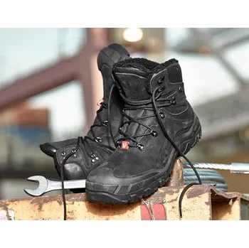 Pracovní obuv Bezpečnostní pracovní obuv ocelové čepice S3 e.s. Okomu mid velikost 50 černá Strauss