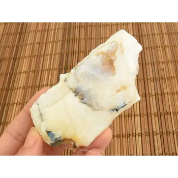 Přírodní kámen Opál bílý surový z Brazílie 118g