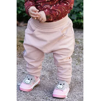 růžové tepláčky z recyklovaného úpletu