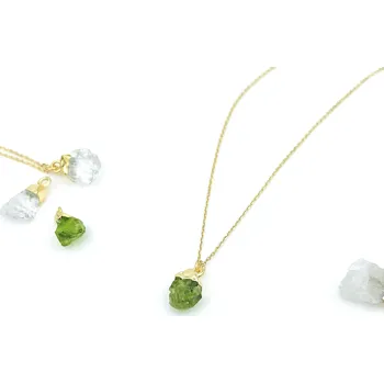 Náhrdelník Pozlacený náhrdelník se surovým Olivínem Délka řetízku: 51cm, Typ řetízku: Cable ( jednoduchý )