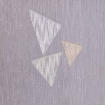 Tegatex Voál látka metráž - bílo béžové trojúhelníčky