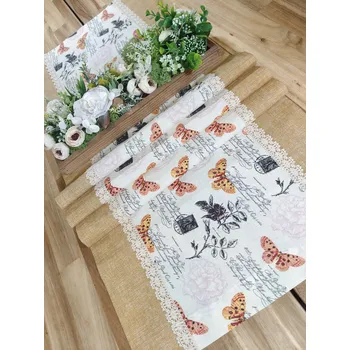 ubrus Běhoun - motýlci a nápisy v kombinaci s okrovou