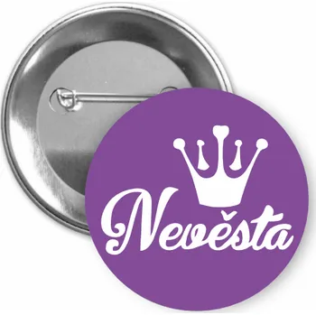 ON-DESIGN Placka s motivem Nevěsta Barva: fialová, Barva potisku: bílá, Typ buttonu: špendlík