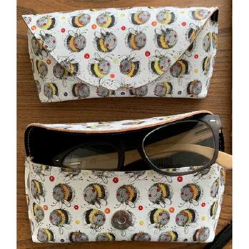Pouzdro na brýle Pouzdro na brýle Bees, Alex Clark (Pouzdro na brýle se včelou, včela, včelka)