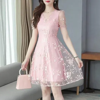 Dámské šaty Čína Elegantní společenské šaty s dvojvrstvým efektem a drobnými vyšívanými kvítky Barva: Růžová, Velikost: XXXL