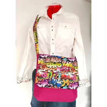 Skládací, oboustranná messenger taška CITY GRAFFITI s fuchsiovou