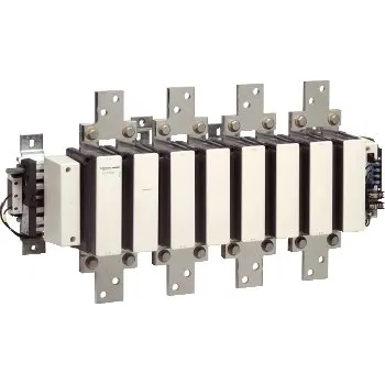 Elektroinstalační materiál SCHN LC1F7804 Stykač 780A 4P RP 52,25kč/ks