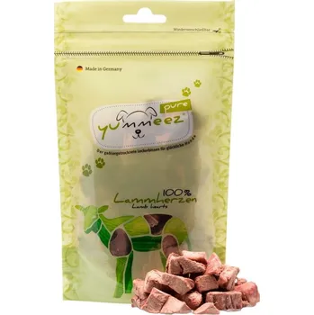 Pamlsek pro psa Yummeez Pure Lammherzen – mrazem sušená jehněčí srdíčka 35 g