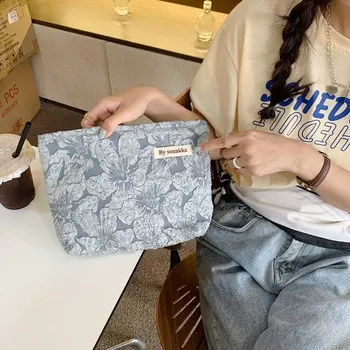 Kosmetická taška Dámská kosmetická taštička na cesty - C