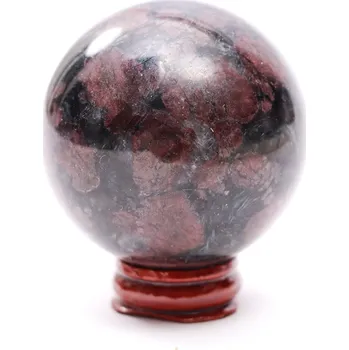 Drahý kámen Magieprirody.cz Granát koule 60 mm 383 g přírodní kámen + dřevěný podstavec #A320