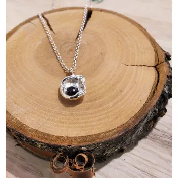 Řetízek Stříbrný řetízek s granátem 3 - Terraya