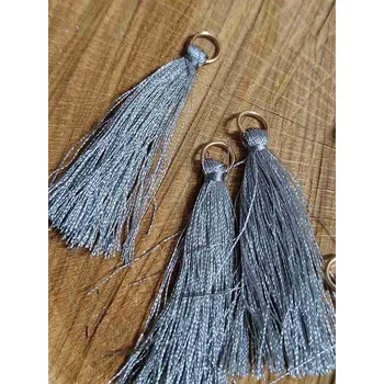 Střapec délka 55 mm s očkem barva šedá světlá