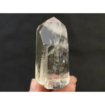 Přírodní kámen Křišťál broušený krystal 147g