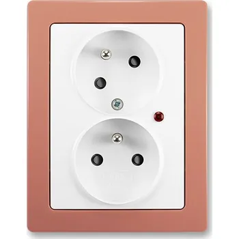 Elektrická zásuvka ABB SWING L Zásuvka dvojnásobná s natočenou dutinou, s ochranou před přepětím, jasně bílá/cihlová