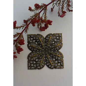 Filigrán / kovový výřez antický 36x36 mm, bronz Množství: 1 ks