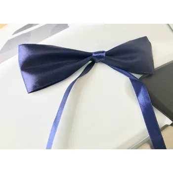 Svatební dekorace Svatba-eshop Saténová mašle tmavě modrá se stuhou k nalepení - dekorace na svatební auto