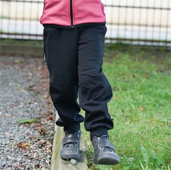 Kojenecké oblečení černé tecnostretchovo-softshellové rostoucí tepláčky