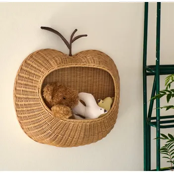 ferm LIVING fermLIVING Nástěnný proutěný košík Apple fermLIVING Apple Braided Wall Pocket - Natural
