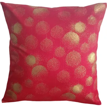 Vánoční dekorace Povlak "Vánoční zlaté baňky na červené" na polštář 40x40 cm