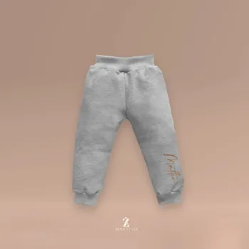 Kojenecké oblečení Dětské tepláčky s výšivkou jména Barva: Šedá, Velikost: 5-6 let