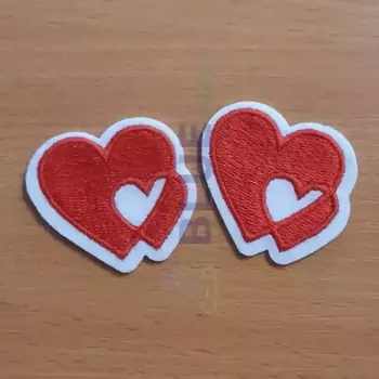 Textilní nažehlovací páska Nažehlovací srdíčka červená 43x40mm pravé 2ks