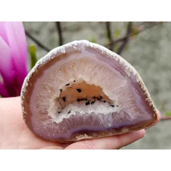 Přírodní kámen Přírodní geoda z achátu s dutinou (218g)