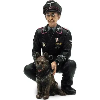 Figurka TORRO 1/16 klečící německý plukovník Otto Paetsch se psem z 2 sv. války, ručně malovaný - expresní doprava