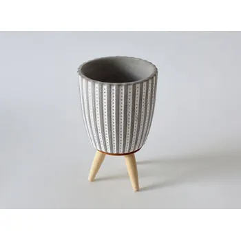 Cementová nádobka na stojánku - dekor C