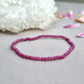 Náramek Náramek z minerálních korálků - rubín AUTORSKÁ TVORBA ŠPERKŮ Z MINERÁLŮ