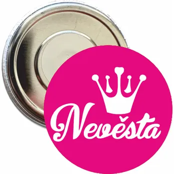 ON-DESIGN Placka s motivem Nevěsta Barva: purpurová, Barva potisku: bílá, Typ buttonu: magnet