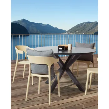 Sada 4 zahradních židlí Bílý polypropylen Lehký plast odolný proti povětrnostním vlivům Vnitřní Venkovní Moderní Beliani