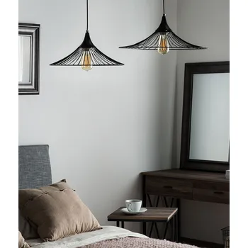 Závěsná lampa měděná kovová žárovka vypadá zakřivené stínidlo s mřížkou ve tvaru nálevky pro minimalistický styl obývacího pokoje a jídelny Beliani