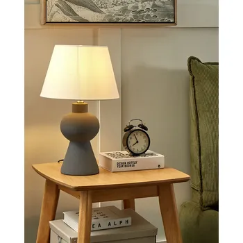 Lampička Stolní lampa šedá keramická základna lněné stínidlo ve tvaru bubnu minimalistický design Beliani