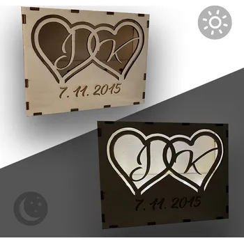 LED tabule s vlastními iniciály a datem seznámení