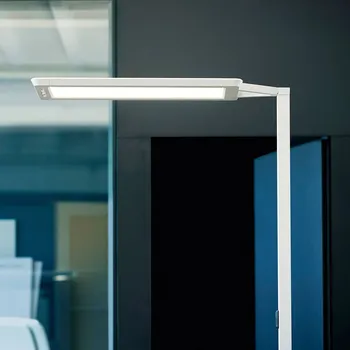 Lampička Waldmann Stojací lampa LED Yara.single 4 000K, LTX stříbro - C- noha - výška 1 cm, délka 50 cm, šířka 47 cm; výška hlavy 2,4 cm, délka 81,2 cm, šířka 35,8 cm; délka kabelu 300 cm kovové stříbro, satinované LED celkem 107 W - Doprava zdarma