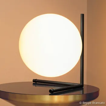 Lampička Stolní lampa FLOS IC T2, černá - Ø koule 30 cm, délka základny 28,2 cm černá, opálově bílá 1 x 205 W - Doprava zdarma