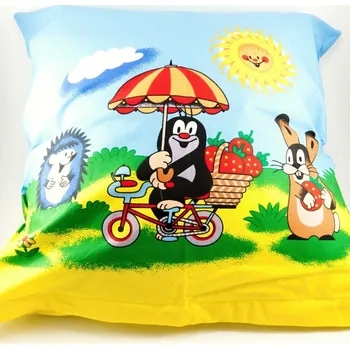 Dekorativní polštářek CZECH Potah na polštářek Krteček na kole 40x40 cm Barevný
