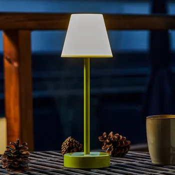 Venkovní osvětlení Newgarden Lola Slim LED stolní lampa, zelená - podstavec - průměr 10 cm, výška 2,6 cm zelená, bílá 1 x 2 W LED