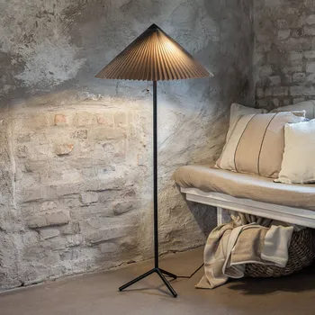 Lampička Markslöjd Stojací lampa Plisado, šedá, železo/látka, výška 140 cm - Délka propojovacího kabelu 200 cm šedá, černá 2 x 40 W - Doprava zdarma